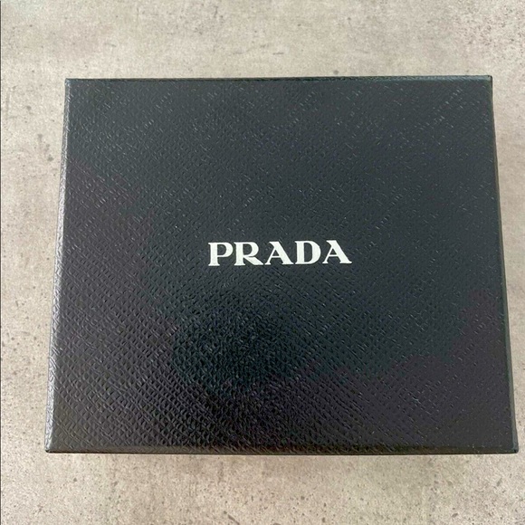 Brand NEW PRADA saffiano leather men’s card wallet - Picture 2 of 2